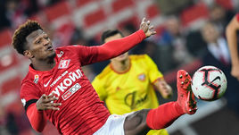 21 октября. Москва. "Спартак" - "Арсенал" - 2:3. Зе Луиш забил два гола, но "Спартак" потерпел поражение.