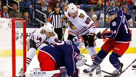 20 октября. Коламбус. "Коламбус" - "Чикаго" - 1:4. Вратарь "Джэкетс" Сергей Бобровский отражает атаку соперника.