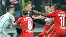 17 мая 2017 года. Москва. "Спартак" - "Терек" - 3:0. Массимо Каррера и его команда: счастье красно-белых перед вручением чемпионского кубка.