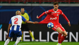 24 октября. Москва. "Локомотив" - "Порту" - 1:3. Антон Миранчук (справа) стал автором первого гола железнодорожников в этой Лиге чемпионов.