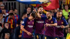 24 октября. Барселона. "Барселона" - "Интер" - 2:0. Жорди Альба (второй справа) празднует с партнерами по команде второй гол в ворота гостей.