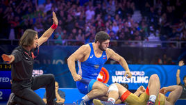 Россиянин Абдулрашид Садулаев взял реванш у лидера сборной США Кайла Снайдера.