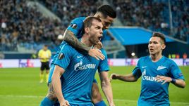 25 октября. Санкт-Петербург. "Зенит" - "Бордо" - 2:1. 41-я минута. Эмоции сравнявшего счет Артеме Дзюбы (слева).