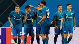 25 октября. Санкт-Петербург. "Зенит" - "Бордо" - 2:1. Футболисты "Зенита" радуются забитому голу.