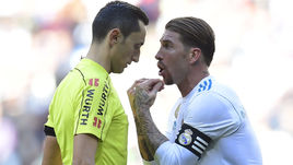 23 декабря 2017 года. Мадрид. "Реал" - "Барселона" - 0:3. Хосе Мария Санчес Мартинес и Серхио Рамос.