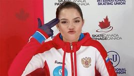 26 октября. Лаваль. Жест Евгении Медведевой после короткой программы.