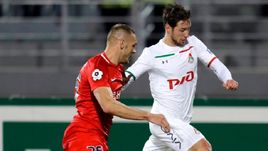 28 октября. Красноярск. "Енисей" - "Локомотив" - 0:3. Гжегож Крыховяк (справа) против Раде Дугалича.