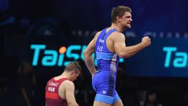 28 октября. Будапешт. Радость Александра Чехиркина: в финале россиянин победил хозяина турнира, венгра Тамаша Лоринца.