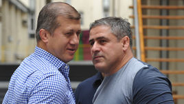 Главный тренер сборной России по греко-римской борьбе Георгий Когуашвили (справа) и главный тренер сборной России по вольной борьбе Дзамболат Тедеев.