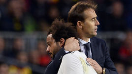 28 октября. Барселона. "Барселона" - "Реал" - 5:1. Главный тренер мадридцев Хулен Лопетеги и защитник Марселу.