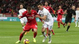 29 октября. Казань. "Рубин" - "Спартак" - 1:1. Александр Ташаев (№88) в борьбе за мяч с Филиом Уремовичем.