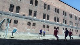 Футбольный матч в следственном изоляторе.