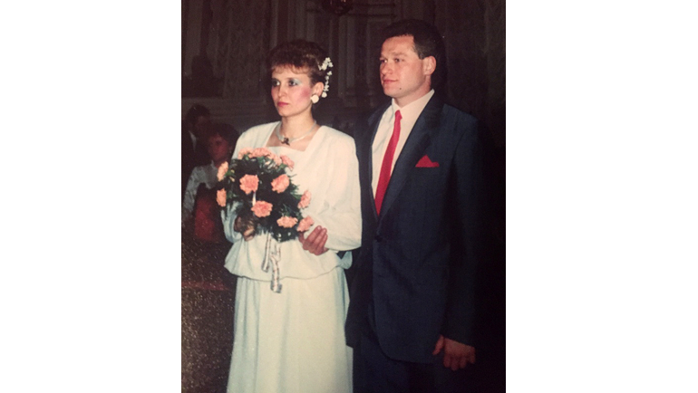 1990 год. Свадьба Натальи Долгополовой и Владимира Долгополова. Фото Из личного архива Дарьи Долгополовой 1990 год. Свадьба Натальи Долгополовой и Владимира Долгополова. Фото Из личного архива Дарьи Долгополовой