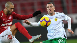 1 ноября. Москва. "Спартак" - "Анжи" - 1:0. Гол Софьяна Ханни (слева) вывел красно-белых в четвертьфинал.