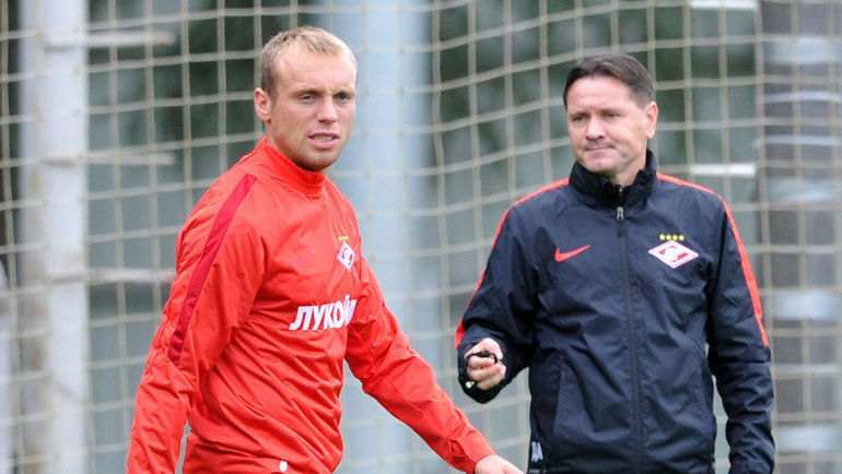 Денис Глушаков (слева) и Дмитрий Аленичев. Фото Никита Успенский Денис Глушаков (слева) и Дмитрий Аленичев. Фото Никита Успенский