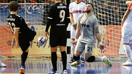 "Синара" получила "веслом по голове"