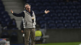 6 ноября. Порту. "Порту" - "Локомотив" - 4:1. Главный тренер железнодорожников Юрий Семин.