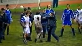 20 лет назад подрались футболисты "Зенита" и "Жемчужины". Пришлось вмешаться ОМОНу