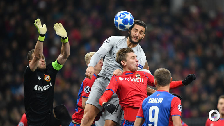 7 ноября. Москва. ЦСКА - "Рома" - 1:2. Константинос Манолас забивает первый гол в ворота Игоря Акинфеева.