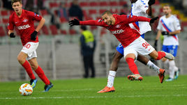 8 ноября. Москва. "Спартак" - "Рейнджерс" - 4:3. Удар Софьяна Ханни.