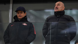 21 октября. Москва. "Спартак" - "Арсенал" - 2:3. Леонид Федун и Станислав Черчесов в ложе босса красно-белых. После этой игры Массимо Карреры будет отправлен в отставку.