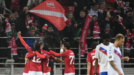 8 ноября. Москва. Тушино. "Спартак" - "Рейнджерс" - 4:3. Красно-белые болельщики утром устроили масштабные проводы Массимо Карреры, а вечером вместе с командой праздновали сумасшедшую победу в Лиге Европы.