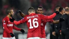 8 ноября. Москва. "Спартак" - "Рейнджерс" - 4:3. Сальваторе Боккетти и Фернанду празднуют победу в матче.