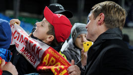 9 ноября. Тула. "Арсенал" - "Анжи" - 2:0. Олег Кононов и тульские болельщики после матча.