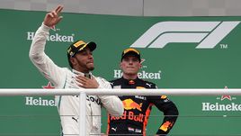 11 ноября. Сан-Паулу. Льюис Хэмилтон (на переднем плане) и Макс Ферстаппен.