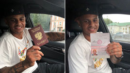 Ари с российским паспортом.