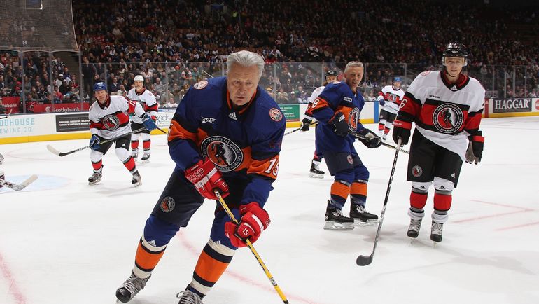 Александр Якушев в матче легенд, посвященном вступлению в Зал славы. Фото AFP Александр Якушев в матче легенд, посвященном вступлению в Зал славы. Фото AFP