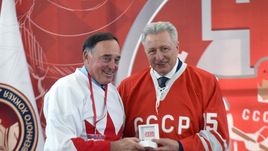 45-летие Суперсерии-1972. Фрэнк Маховлич и Александр Якушев (справа).