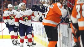 13 ноября. "Филадельфия" – "Флорида" – 1:2. Евгений Дадонов (слева).