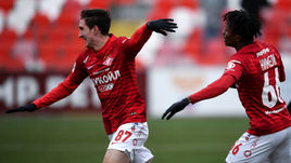 14 ноября. Москва. Академия "Спартак". "Спартак-2" - "Сибирь" - 3:0. Солтмурад Бакаев (слева) и Сильванус Нимели празднуют забитый гол.