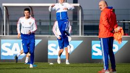 14 ноября. Лейпциг. Станислав Черчесов (справа).