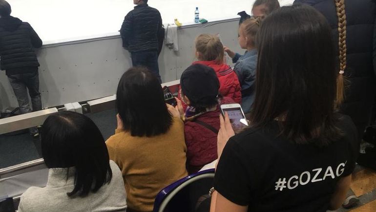 Группа поддержки Алины Загитовой. Группа поддержки Алины Загитовой.