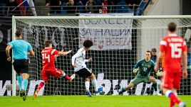 15 ноября. Лейпциг. Германия – Россия – 3:0. 8-я минута. Лерой Сане (№ 19) открывает счет в матче.