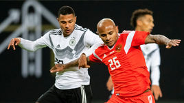 15 ноября. Лейпциг. Германия - Россия - 3:0. Ари дебютировал в сборной России.