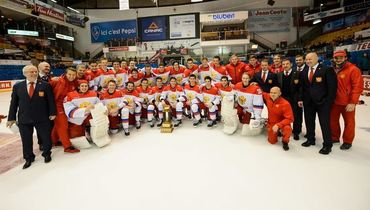 Молодежная сборная России по хоккею после победы в Суперсерии-2018.