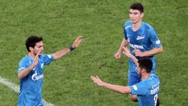 18 ноября. Санкт-Петербург. "Зенит" - "Шальке" - 2:1. Магомед Оздоев (слева) - автор победного гола.