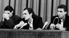 25 декабря 1993 года. Москва. Александр Мостовой, Игорь Шалимов и Сергей Юран (слева направо) на пресс-конференции, посвященной их отказу играть за сборную России.