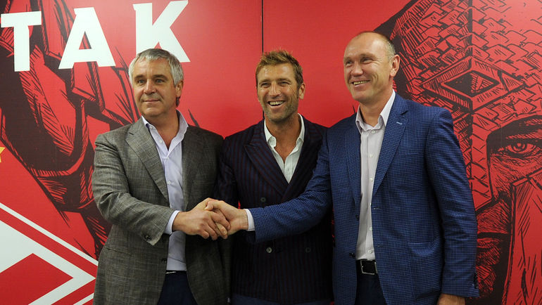 17 августа 2016 года. Александр Жирков, Массимо Каррера, Сергей Родионов (слева направо). Фото Алексей Иванов 17 августа 2016 года. Александр Жирков, Массимо Каррера, Сергей Родионов (слева направо). Фото Алексей Иванов