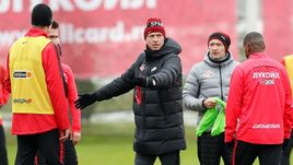 18 ноября. Тарасовка. Тренировка московского "Спартака" под руководством Олега Кононова (в центре).