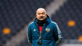 19 ноября. Сольна. Главный тренер сборной России Станислав Черчесов.