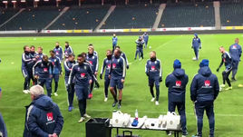 Упустил мяч - получай щелбан. Атмосфера в сборной Швеции