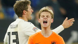 19 ноября. Гельзенкирхен. Германия - Голландия - 2:2. Френки де Йонг празднует гол.