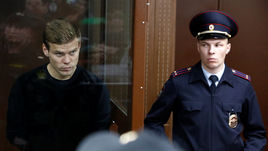 Александр Кокорин (слева).