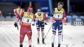 24 ноября. Рука. Александр Большунов опередил Йоханесса Клебо.