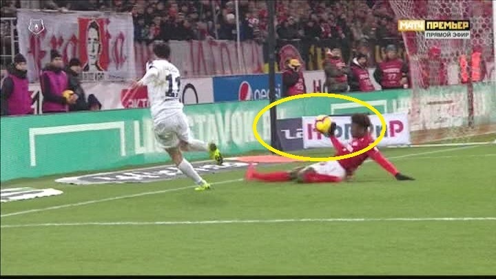 Зе Луиш рукой прервал передачу Шейдаева. Зе Луиш рукой прервал передачу Шейдаева.