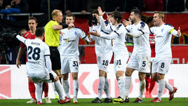 25 ноября. Москва. "Спартак" – "Крылья Советов" – 3:1. Гости требуют пенальти за игру рукой Зе Луиша у судьи Владимира Москалева.